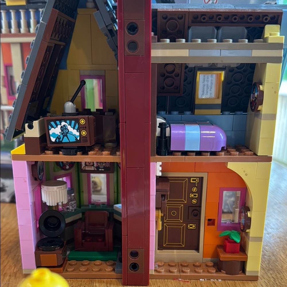 Genuine LEGO Disney UP House with Balloons Dug (Open Box) - Picture 9 of 13